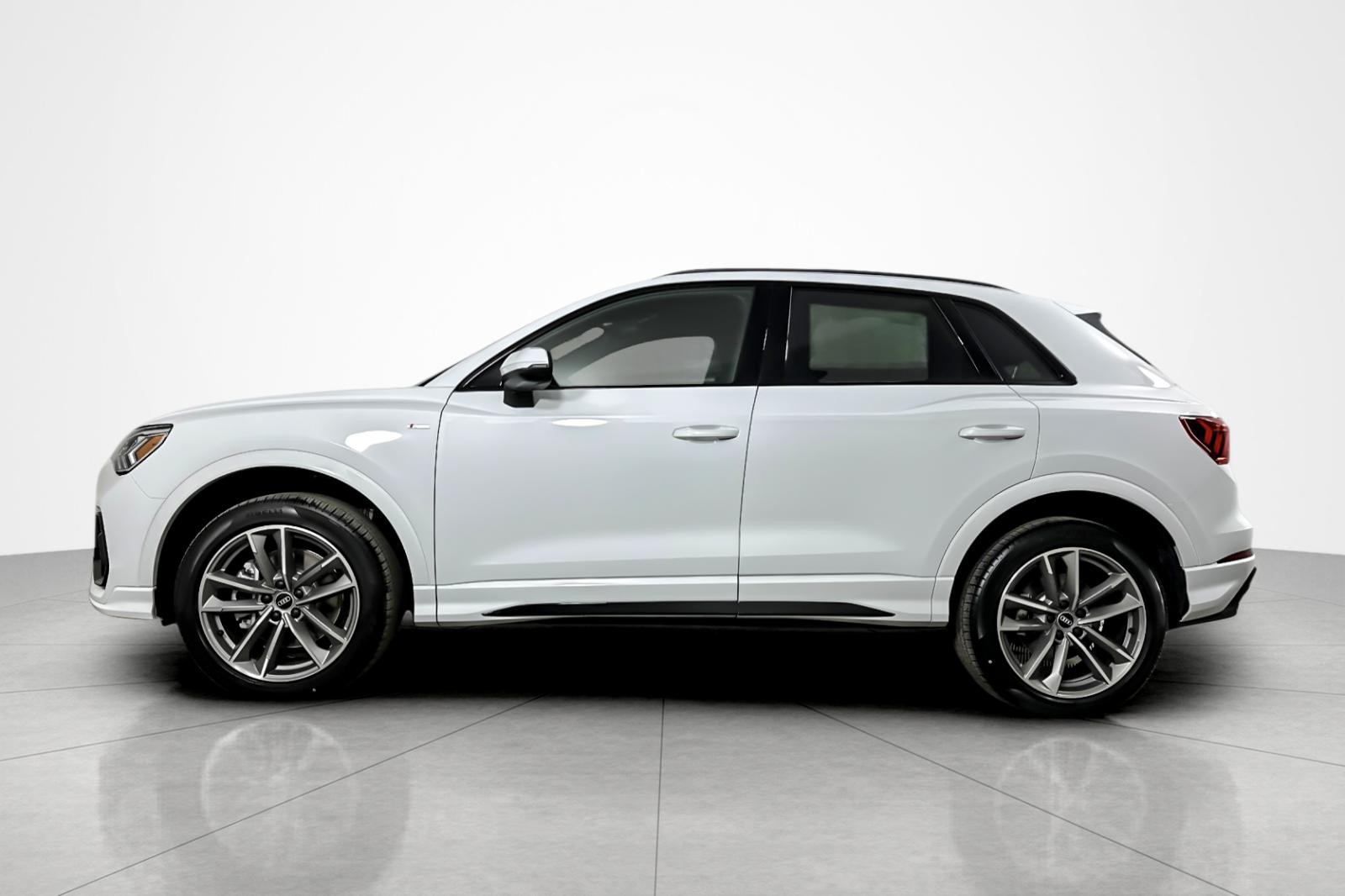 2025 Audi Q3 S line Premium 45 TFSI photo 3