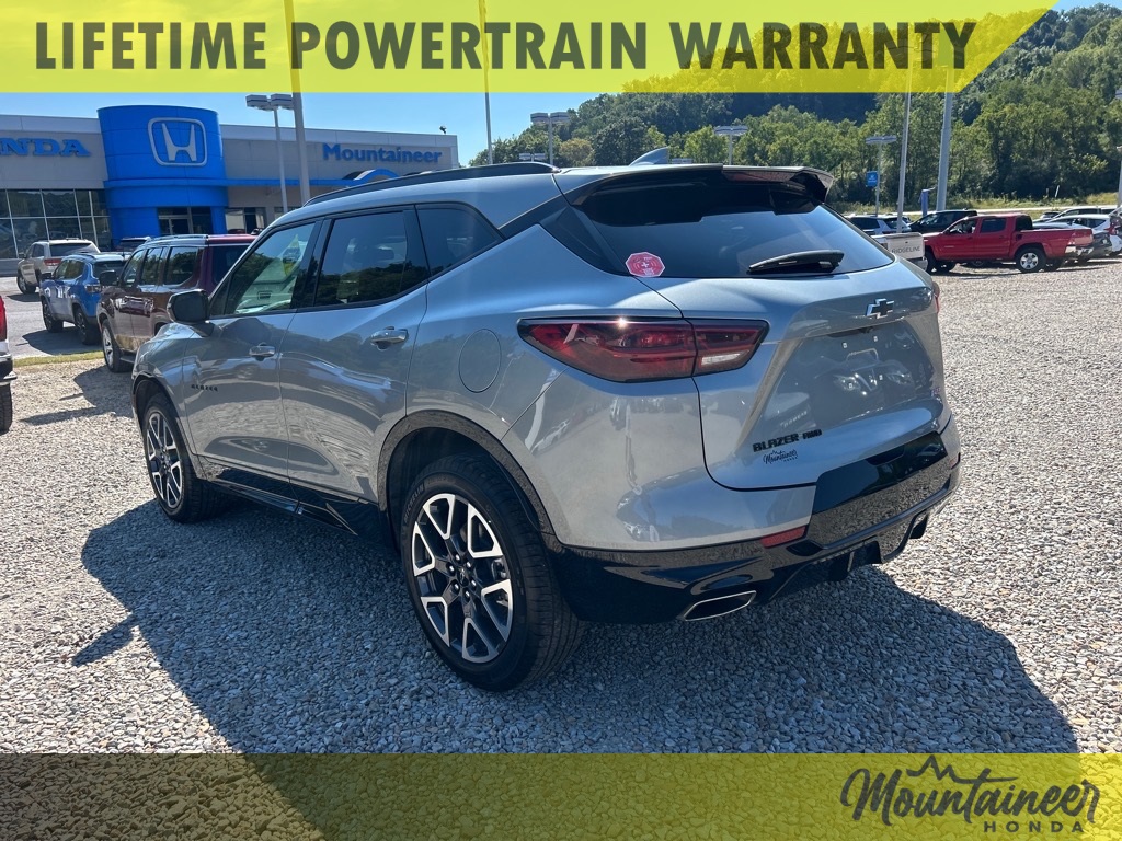 2025 Chevrolet Blazer RS photo 3