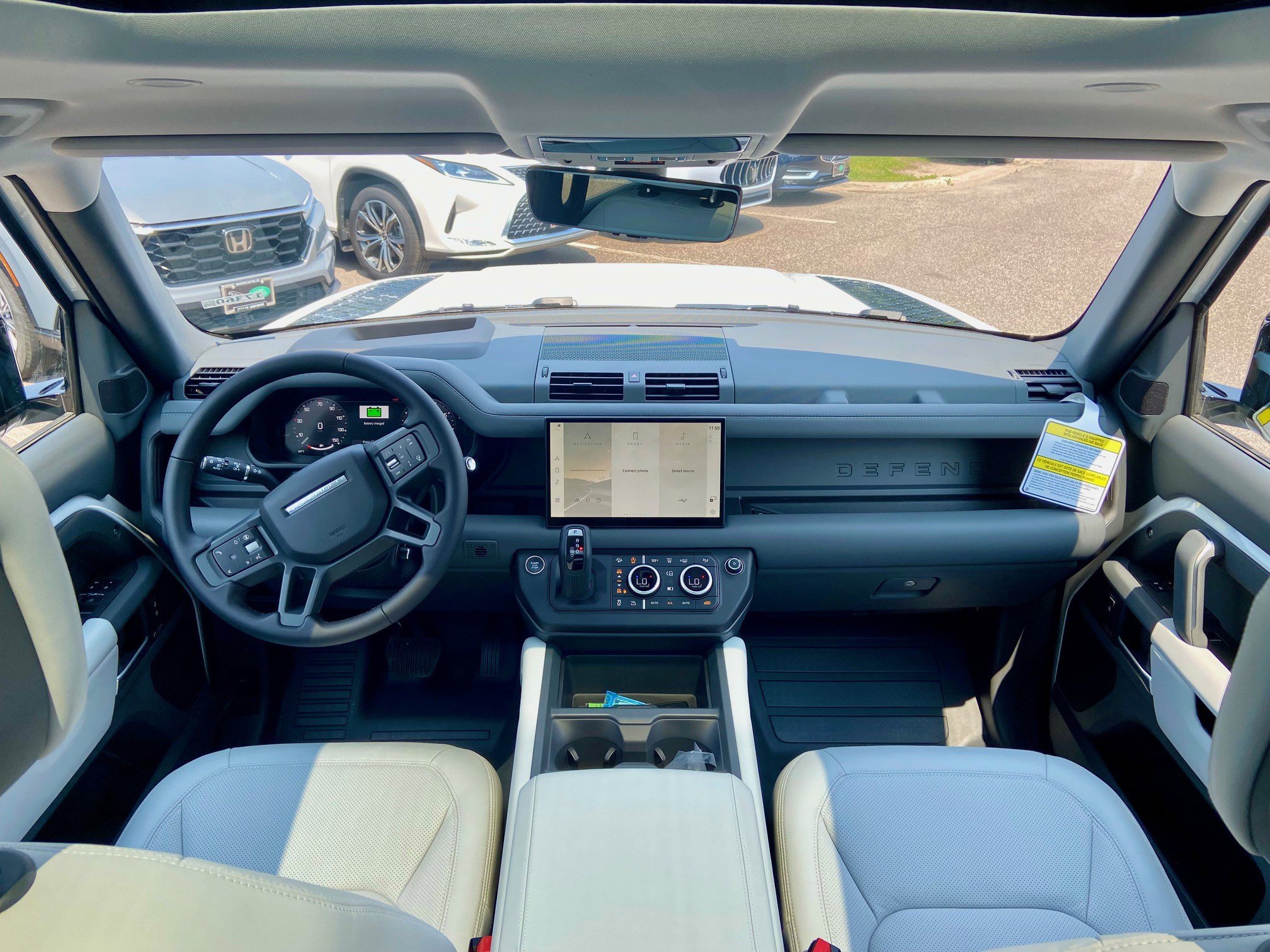 2025 Land Rover Defender X-Dynamic SE photo 4