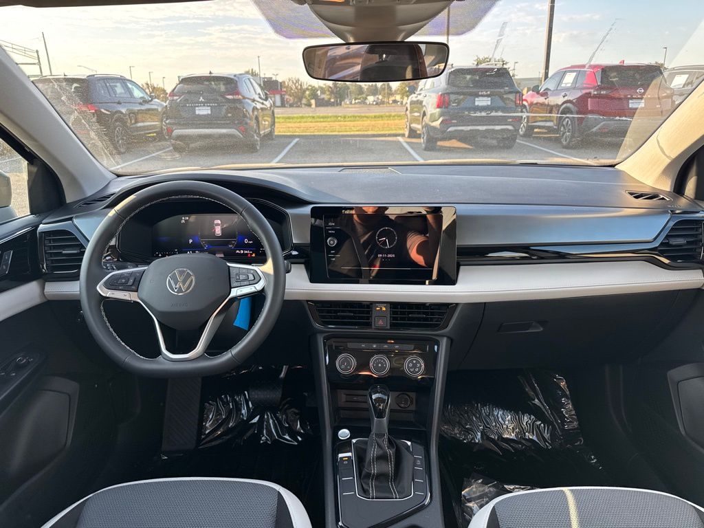 2025 Volkswagen Taos S photo 15