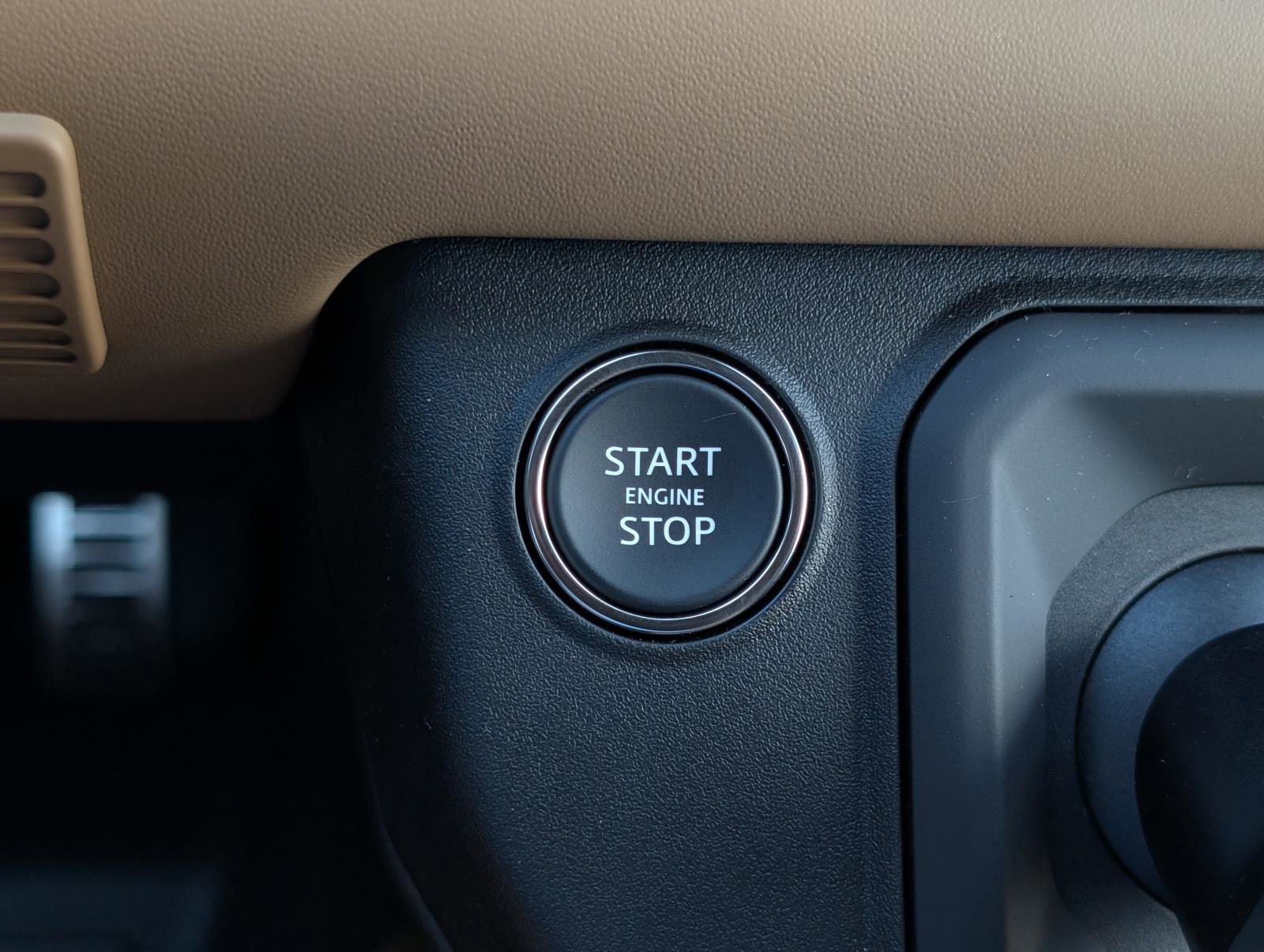2025 Land Rover Defender 110 photo 14