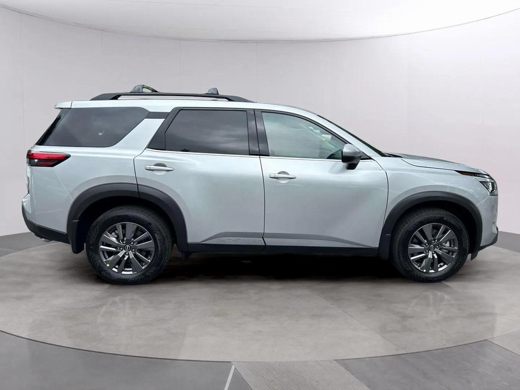 2025 Nissan Pathfinder SV photo 2