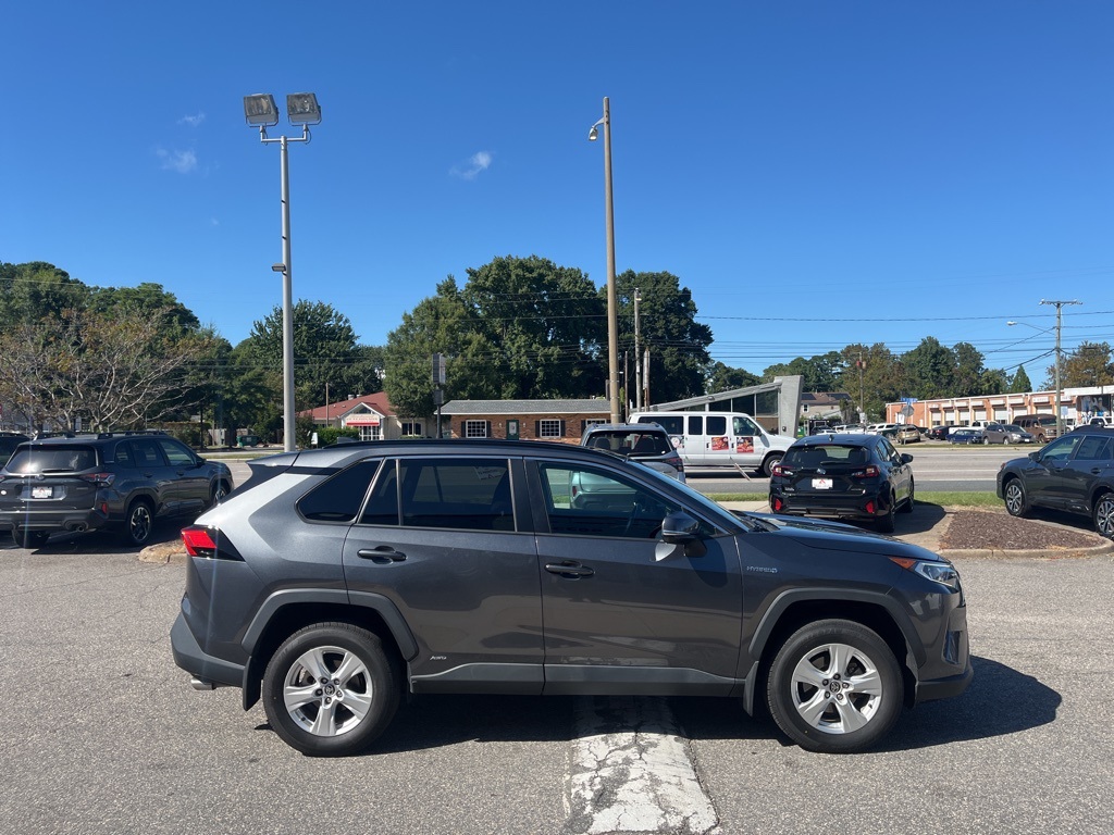 2021 Toyota RAV4 Hybrid XLE photo 3