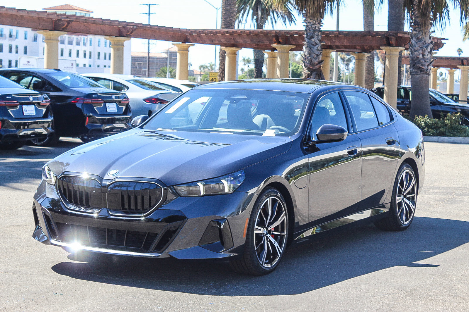 2026 Bmw 550e xDrive photo 3