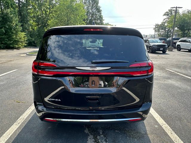 2025 Chrysler Pacifica photo 6