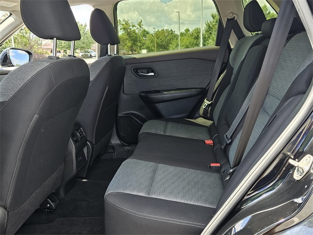 2023 Nissan Rogue SV photo 6