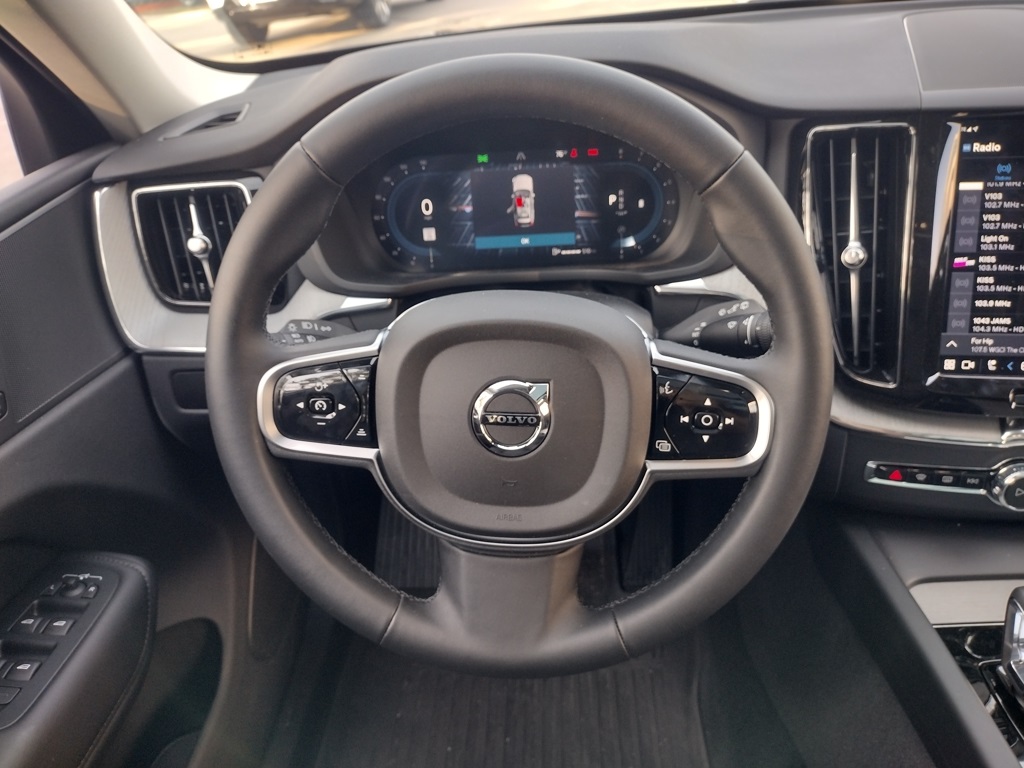 2025 VOLVO XC60 - Image 18