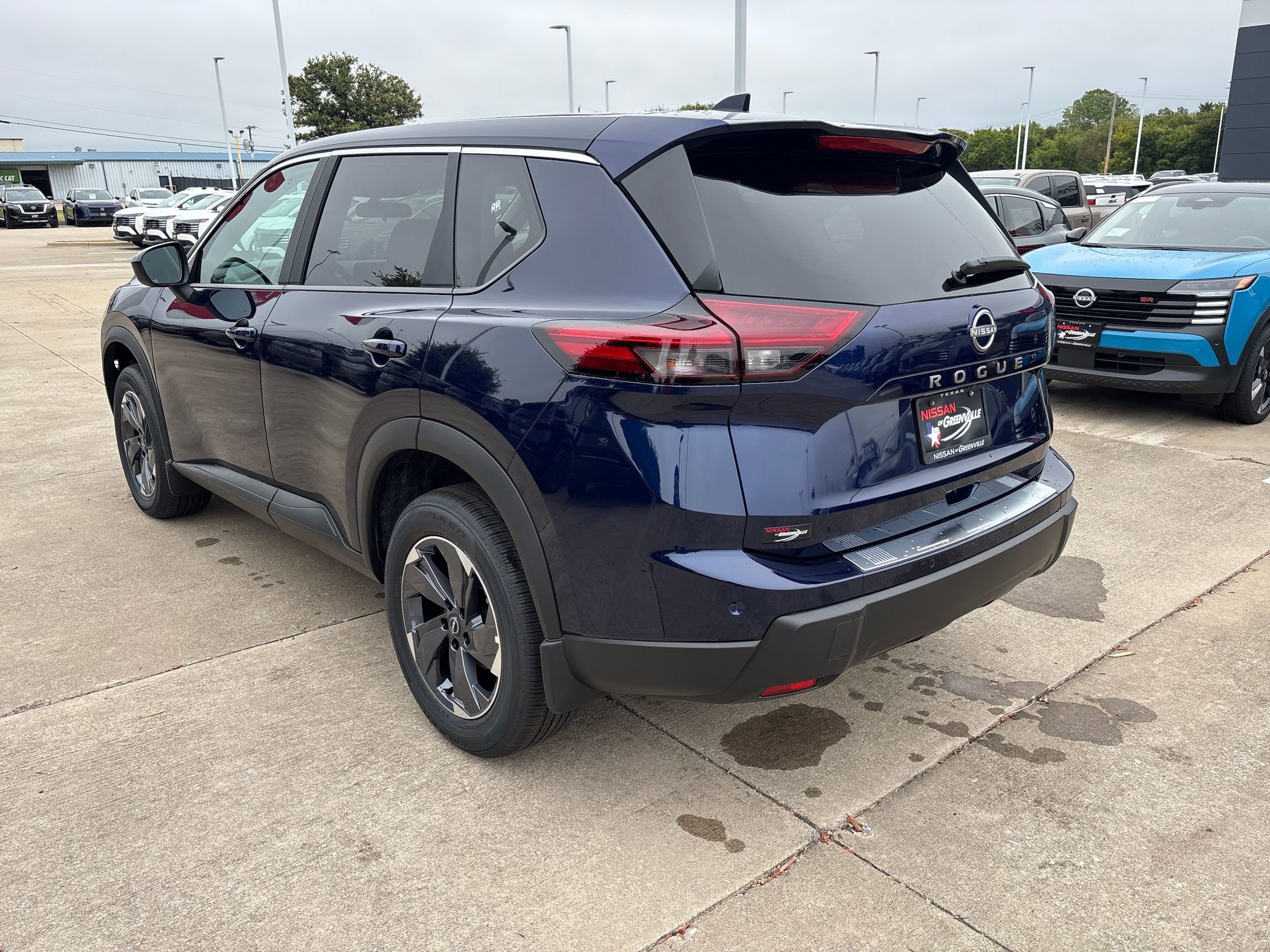 2026 Nissan Rogue SV photo 2