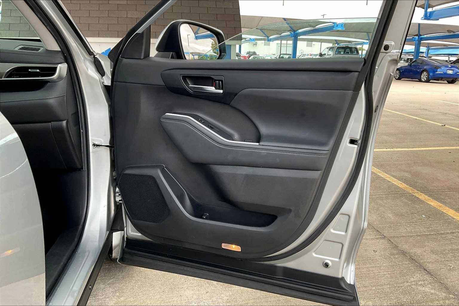 2022 Toyota Highlander XLE photo 19
