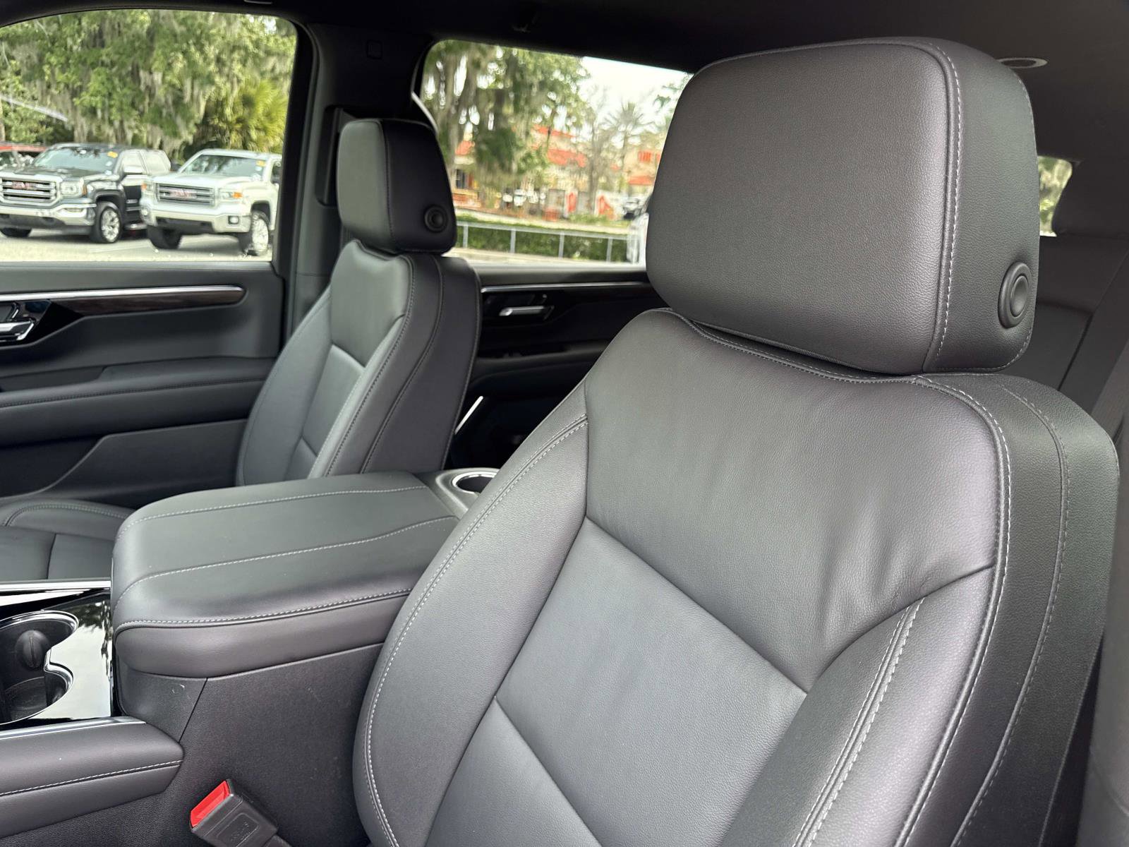 2025 Chevrolet Suburban Z71 photo 20