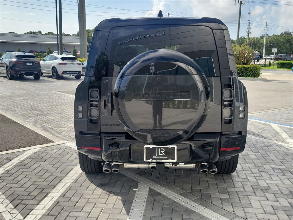 2025 Land Rover Defender 130 V8 photo 4