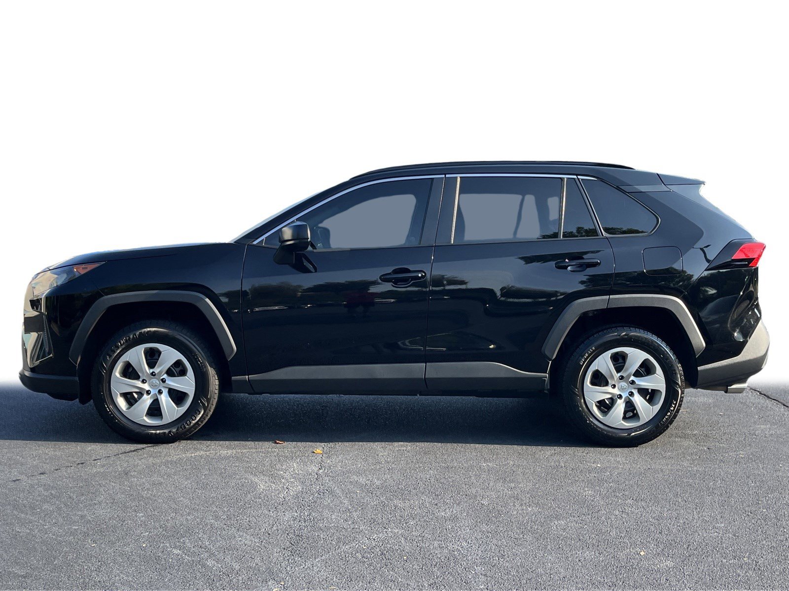 2021 Toyota RAV4 LE photo 8