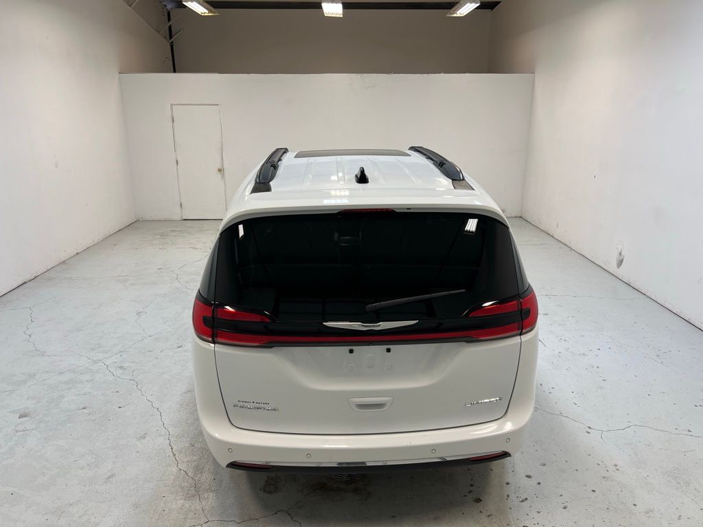 2023 Chrysler Pacifica Limited photo 3