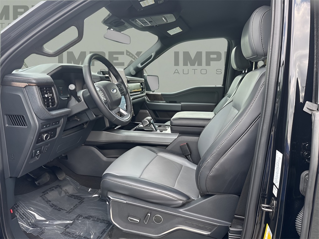 2023 Ford F-150 Lightning Lariat photo 4