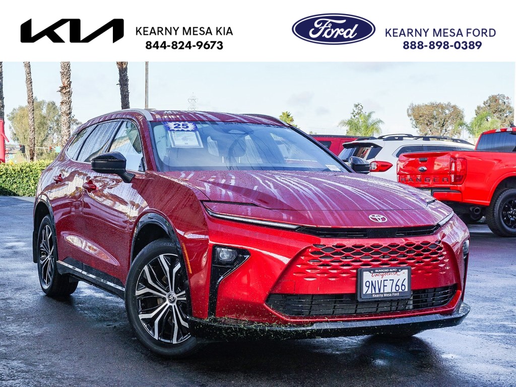 2025 Toyota Crown Signia XLE's photo