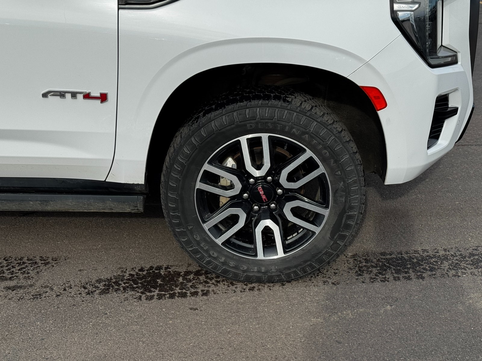 Used 2021 GMC Yukon XL AT4 with VIN 1GKS2HKD3MR180596 for sale in Luverne, Minnesota