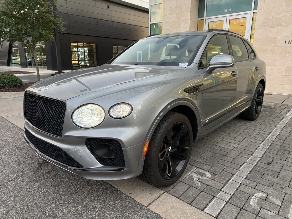 2021 Bentley Bentayga V8 photo 2