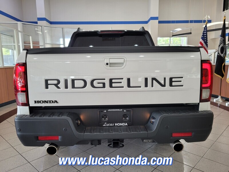 2024 Honda Ridgeline Black Edition photo 4