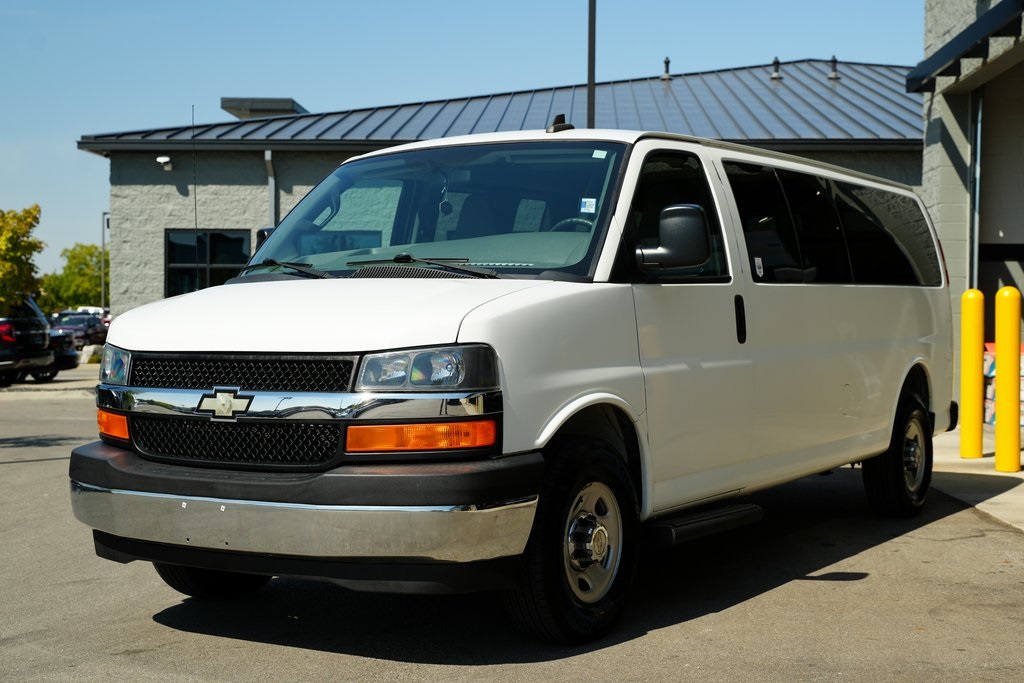 2017 Chevrolet Express 3500 LT photo 2