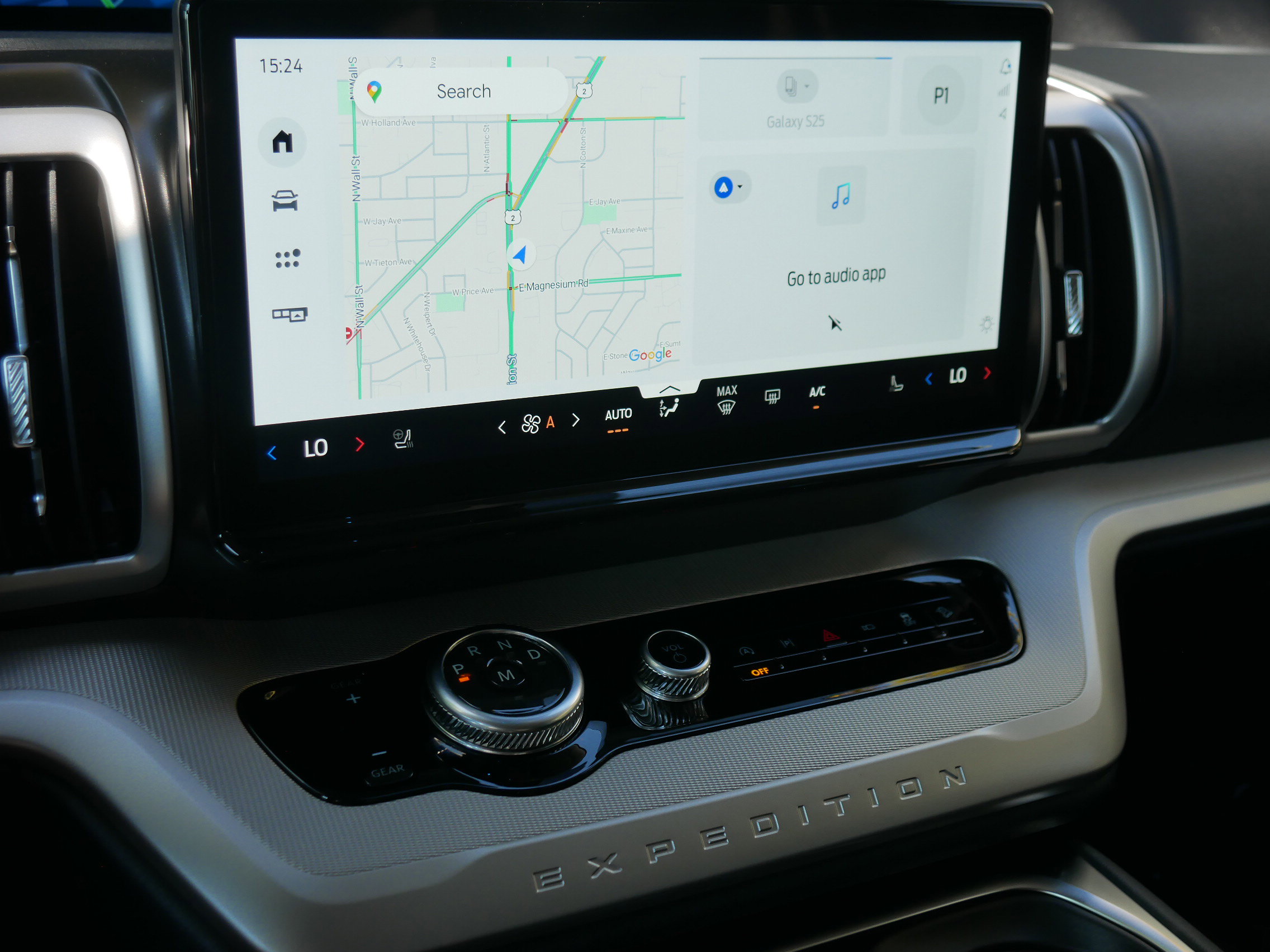 2025 Ford Expedition photo 9