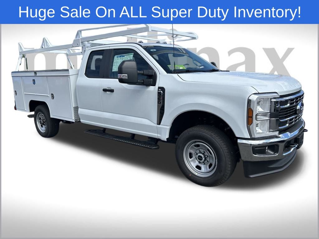 2025 Ford F-350 Super Duty Chassis Cab XL's photo