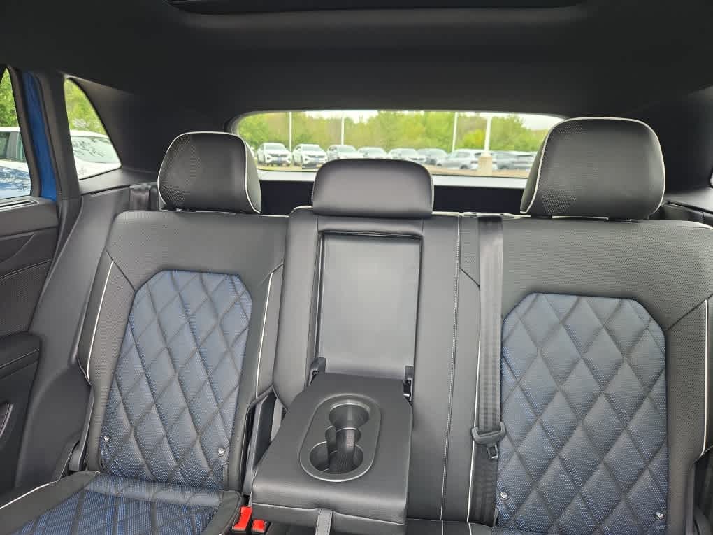 2025 Volkswagen Atlas Cross Sport SEL Premium R-Line photo 33