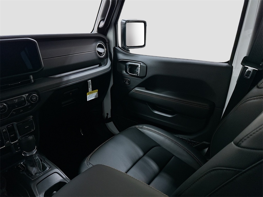 2025 Jeep Wrangler Sahara photo 7