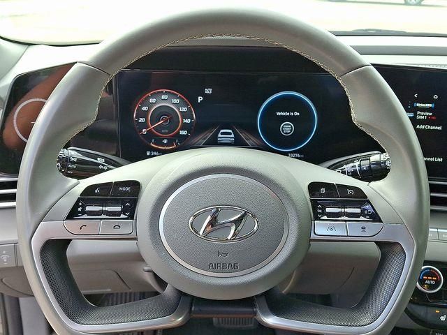 2023 Hyundai Elantra SEL photo 16