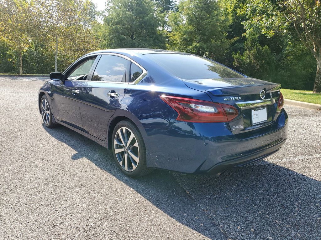 2017 Nissan Altima 2.5 SR photo 3