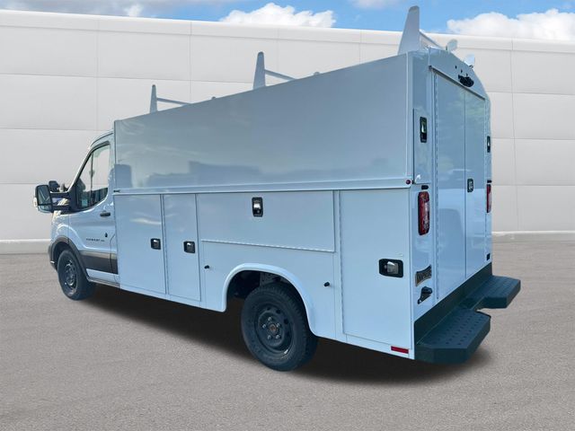 2025 Ford Transit Cutaway photo 3