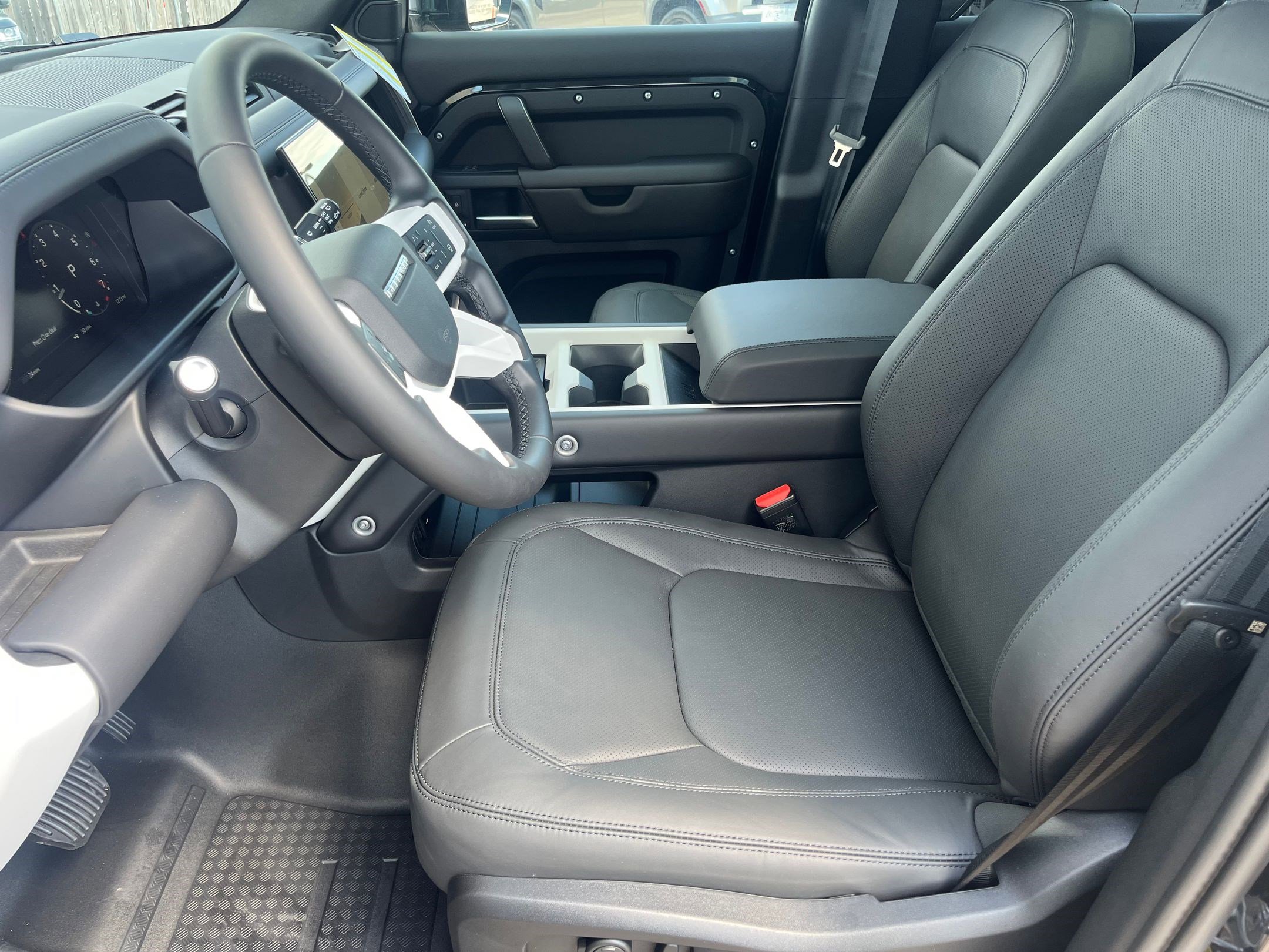 2026 Land Rover Defender 110 S photo 4