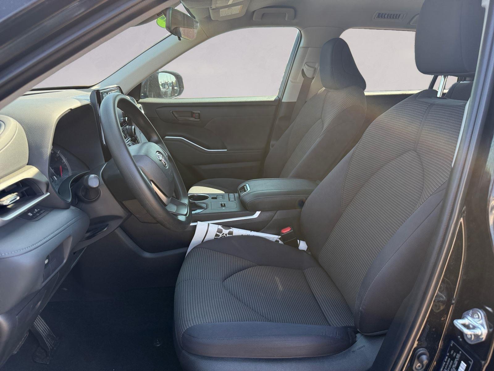 2022 Toyota Highlander L photo 9