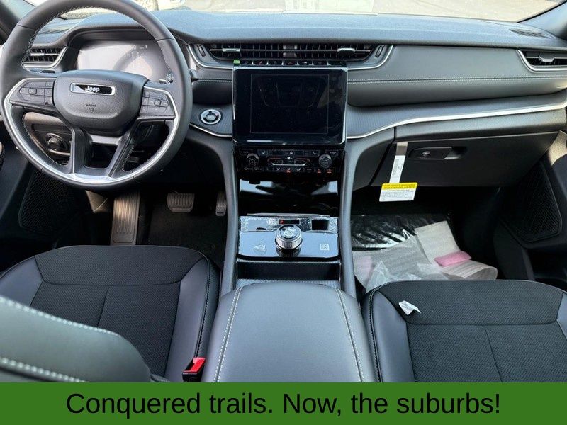 2025 Jeep Grand Cherokee Altitude X photo 3