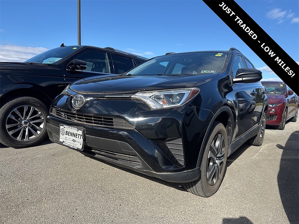 2016 Toyota RAV4 LE's photo