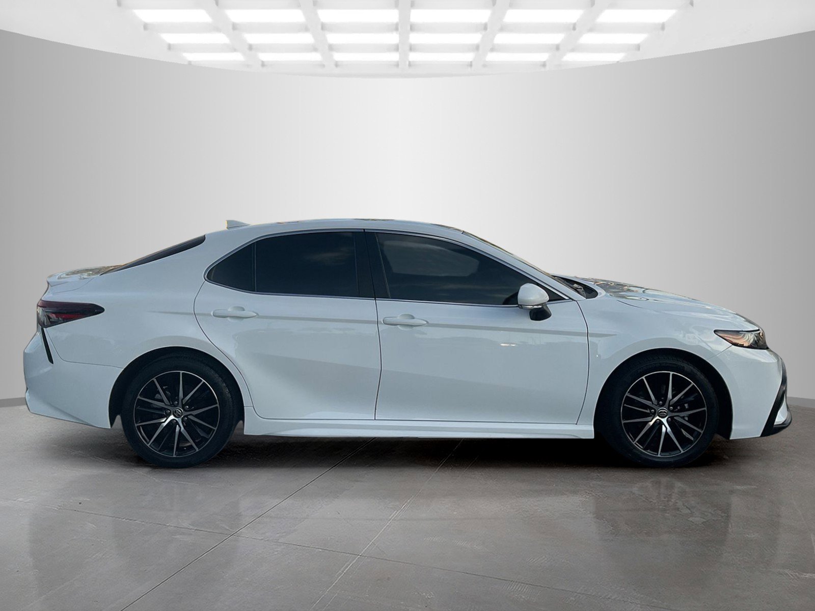 2023 Toyota Camry SE photo 2