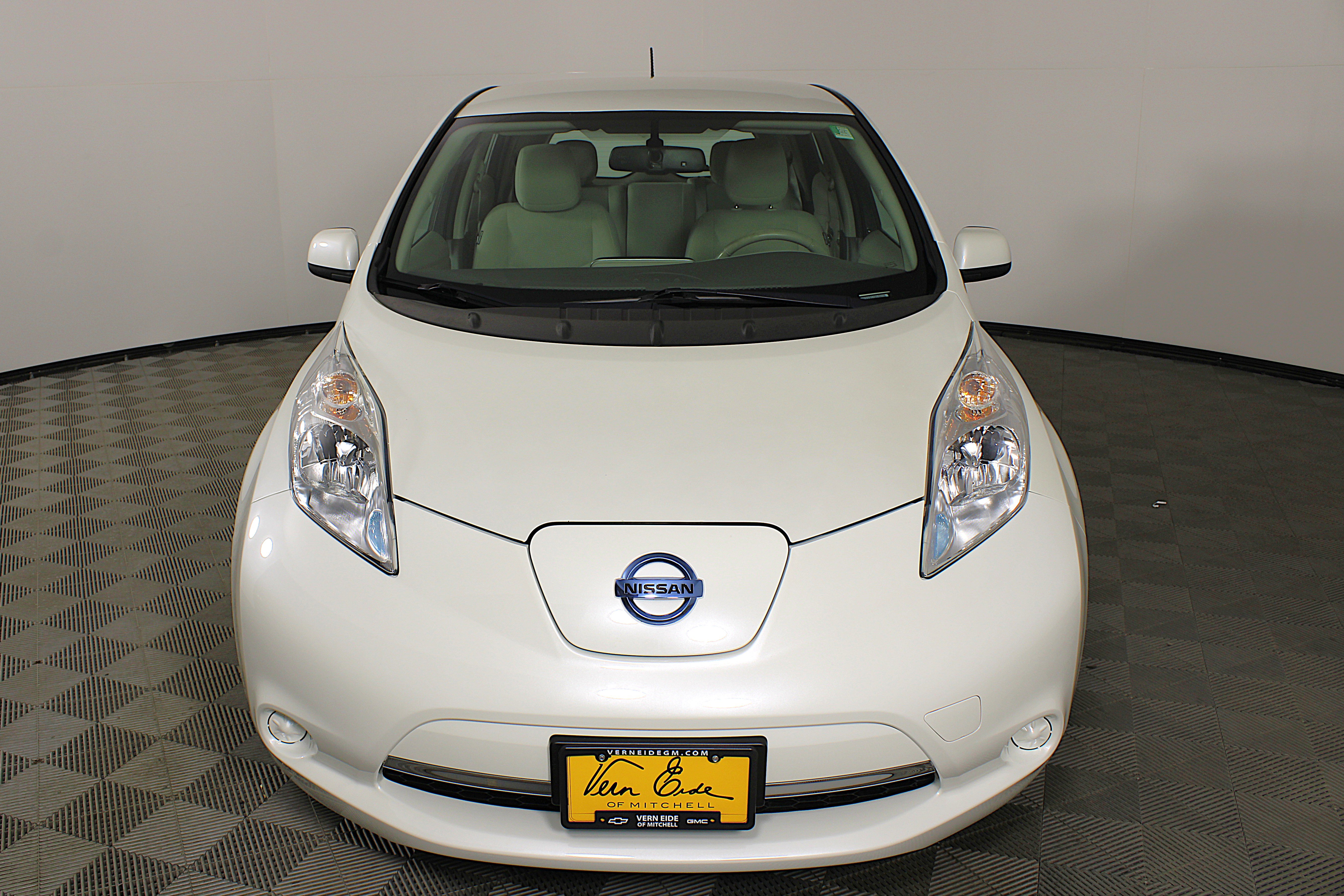 Used 2016 Nissan LEAF SV with VIN 1N4BZ0CPXGC305317 for sale in Mitchell, SD