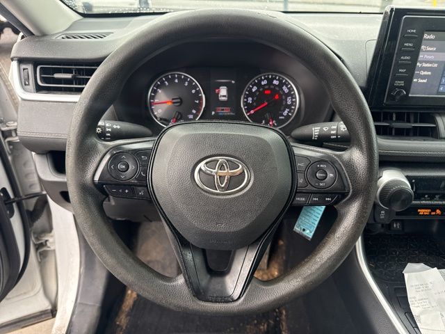 2019 Toyota RAV4 LE photo 9
