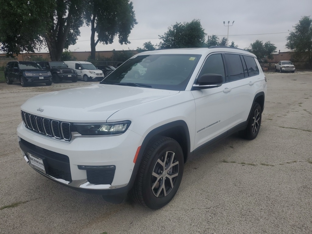 2025 Jeep Grand Cherokee Limited photo 2