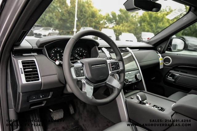 2025 Land Rover Discovery S photo 2