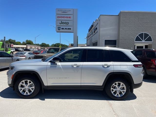 2024 Jeep Grand Cherokee Limited's photo