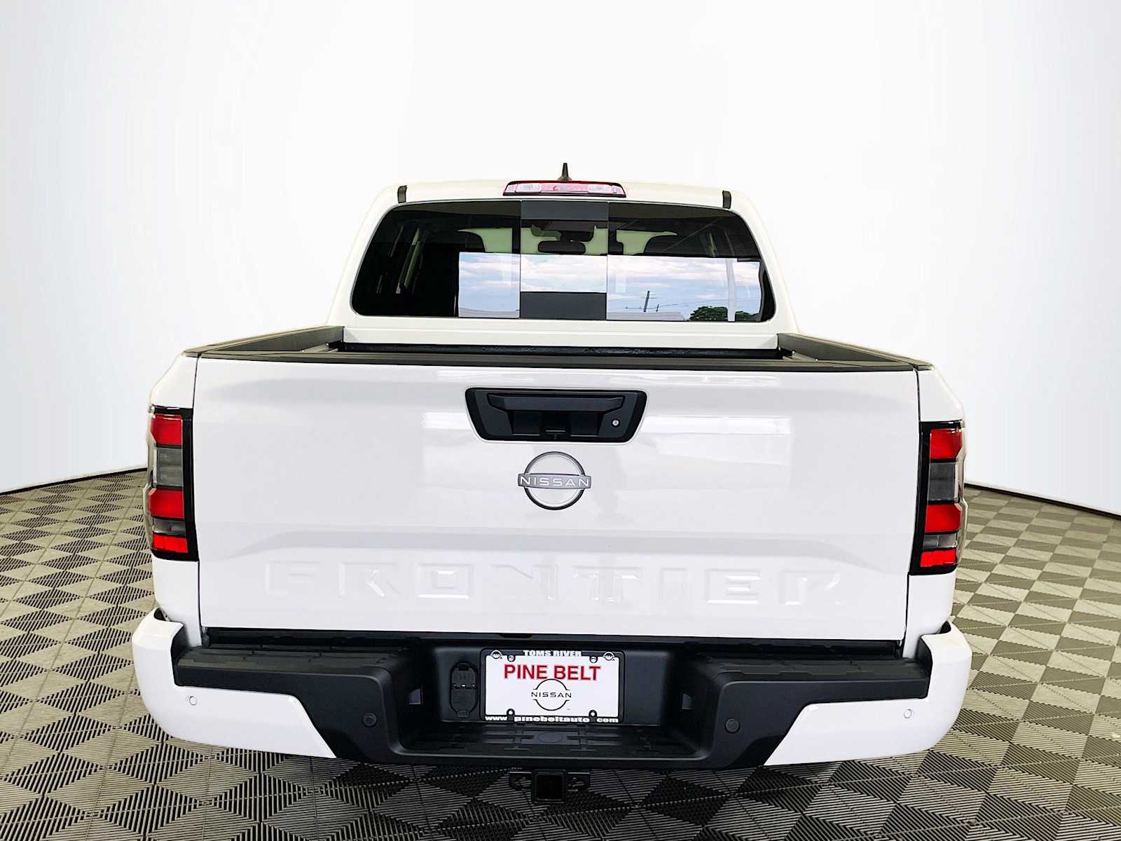 2025 Nissan Frontier SV Crew Cab photo 5