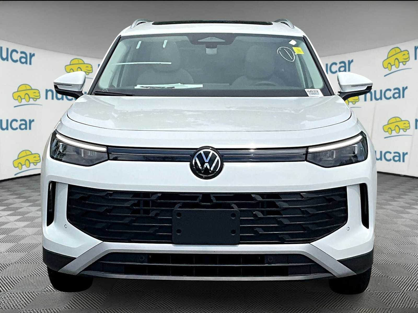 2025 Volkswagen Tiguan SE photo 2