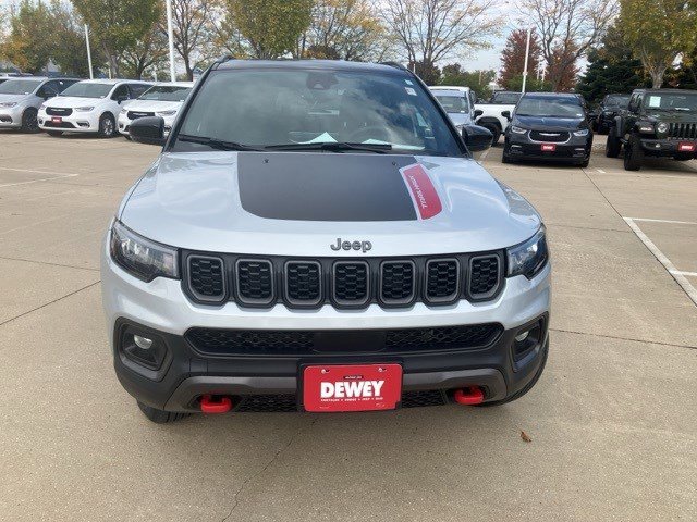 2024 Jeep Compass Trailhawk photo 2