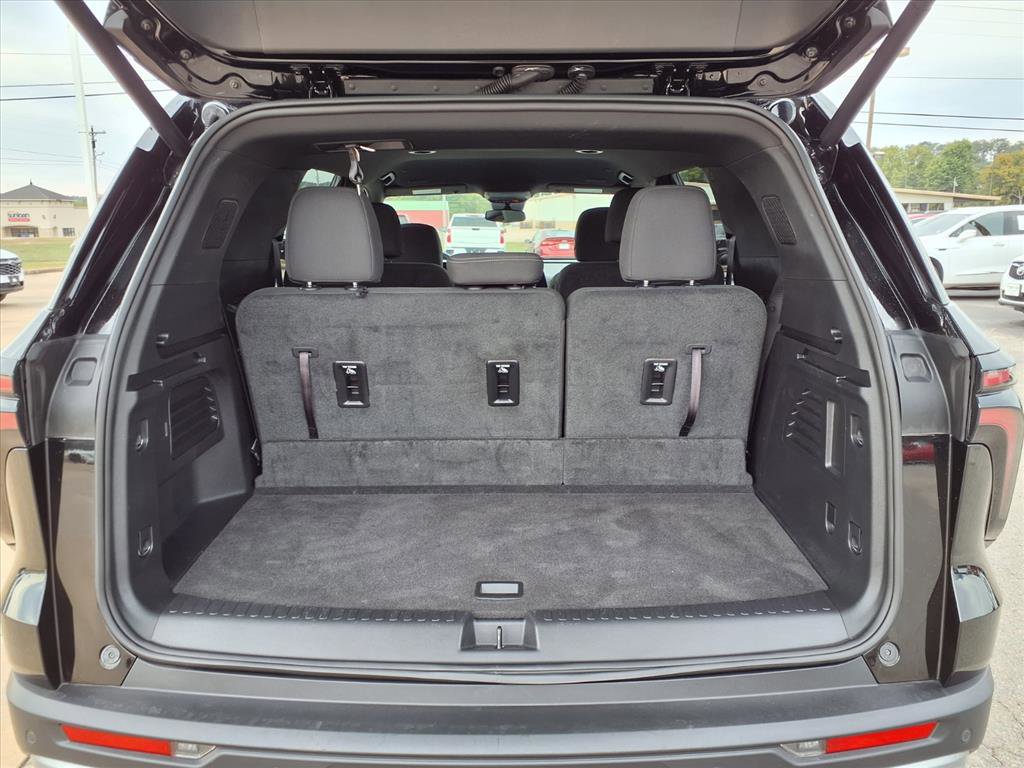 2025 Chevrolet Traverse photo 3