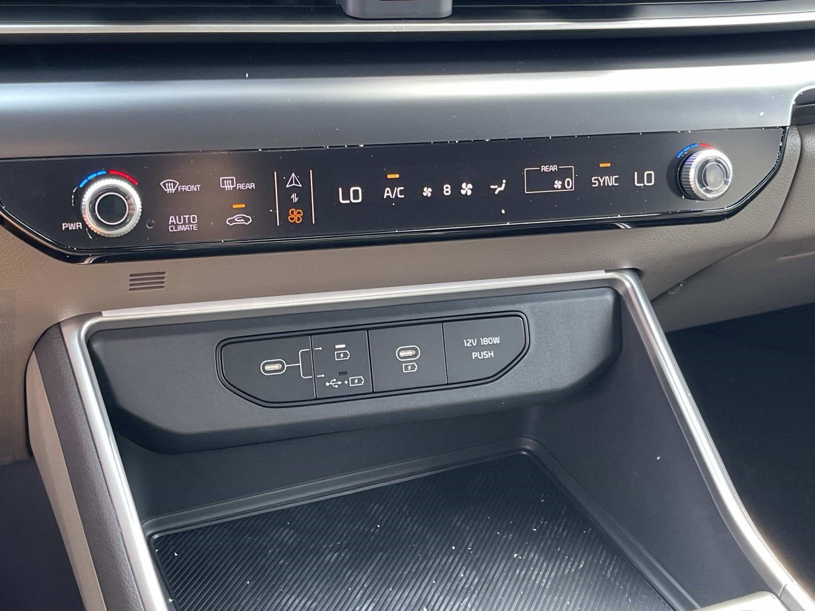 2025 Kia Carnival LXS photo 18
