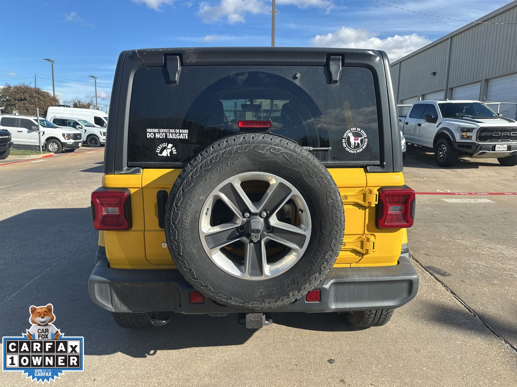 2020 Jeep Wrangler Unlimited Sahara photo 2