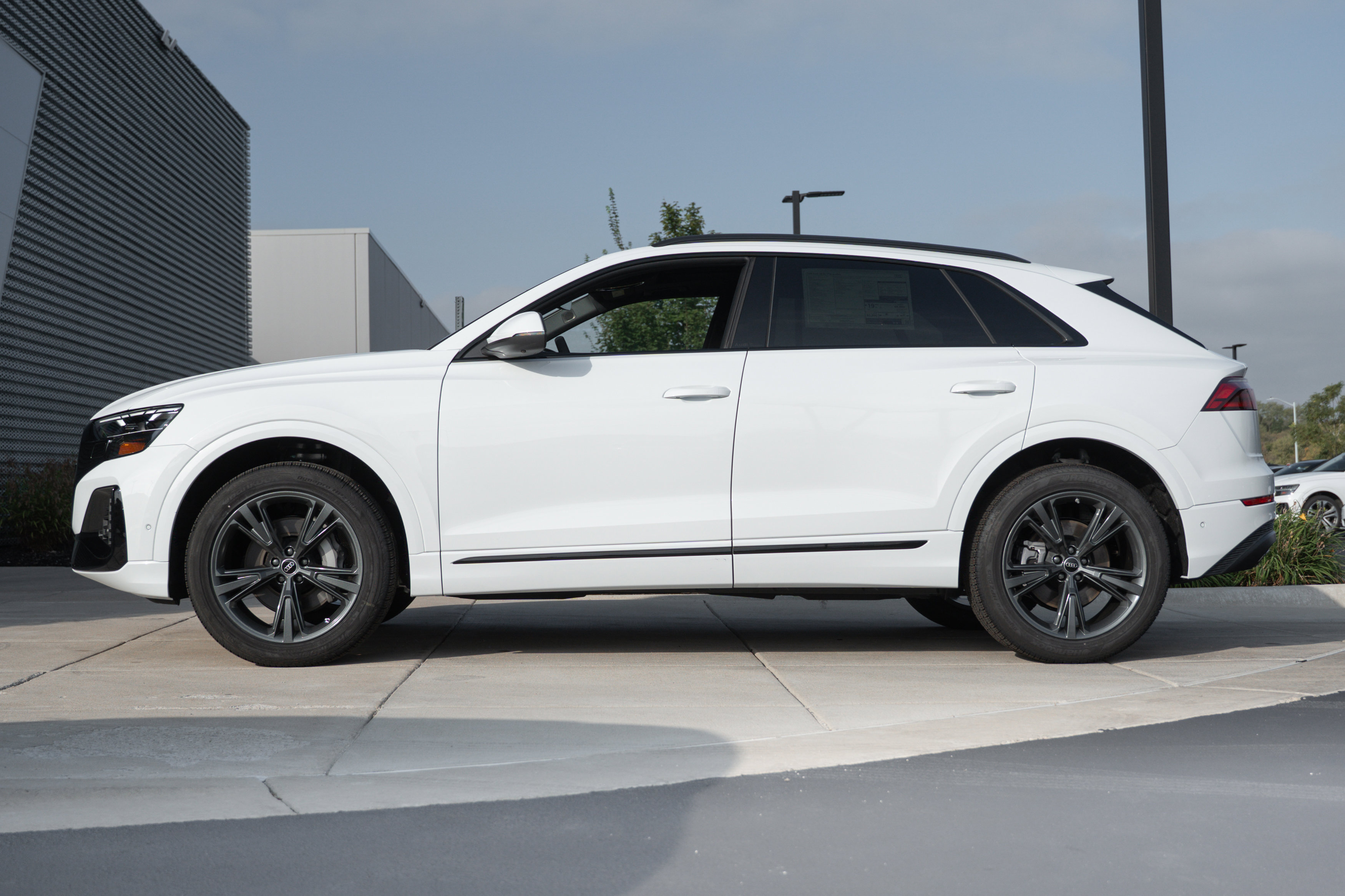 2026 Audi Q8 Premium photo 4