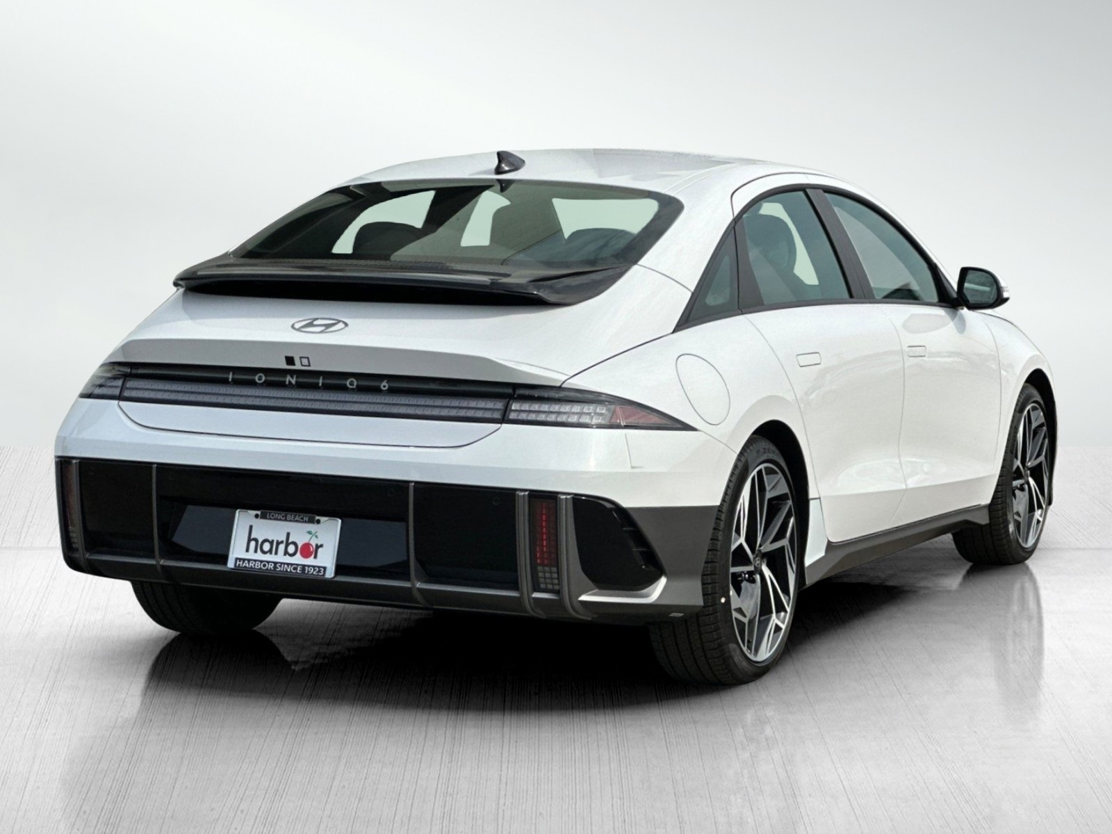 2025 Hyundai Ioniq 6 SEL photo 4