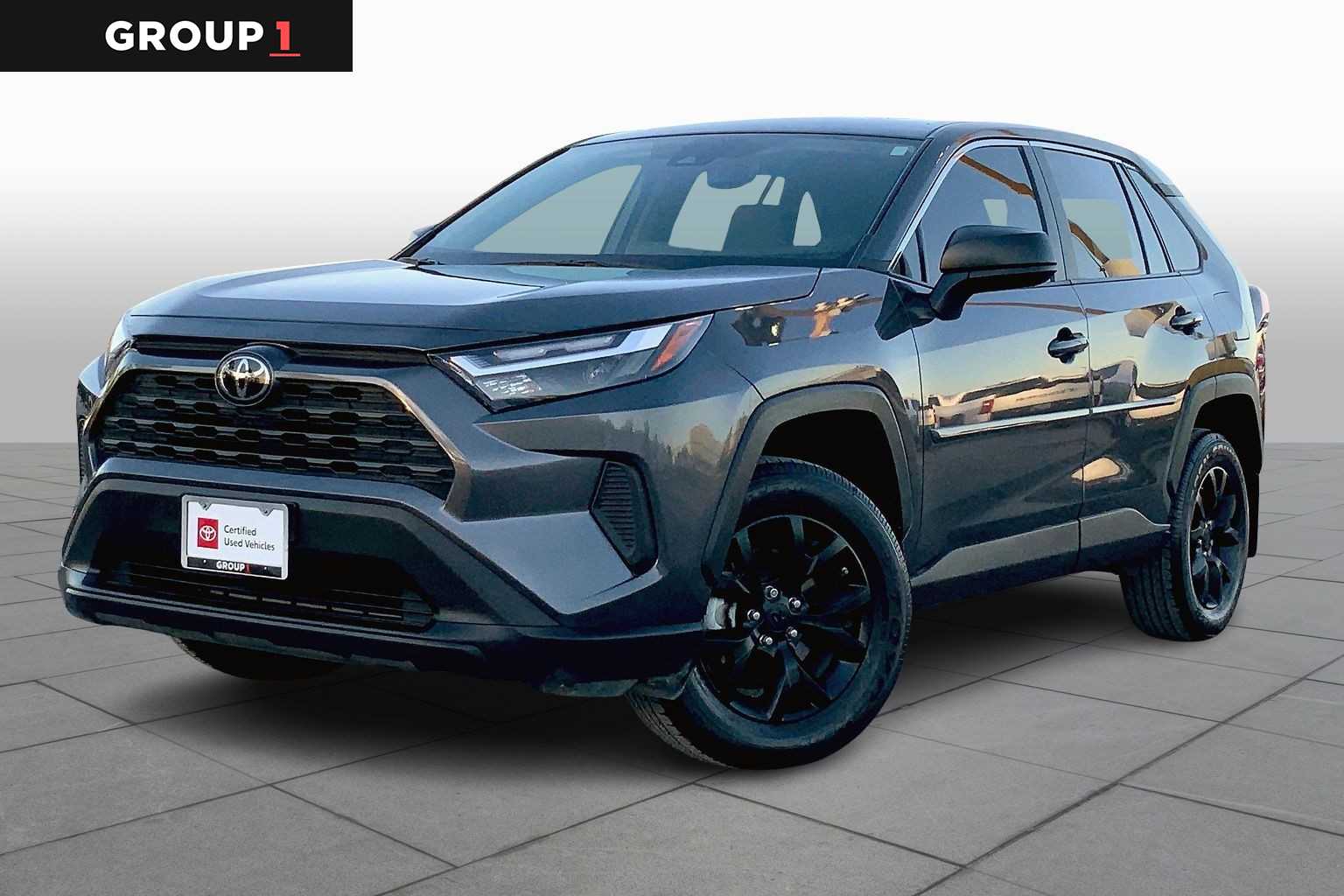 2024 Toyota RAV4 LE's photo