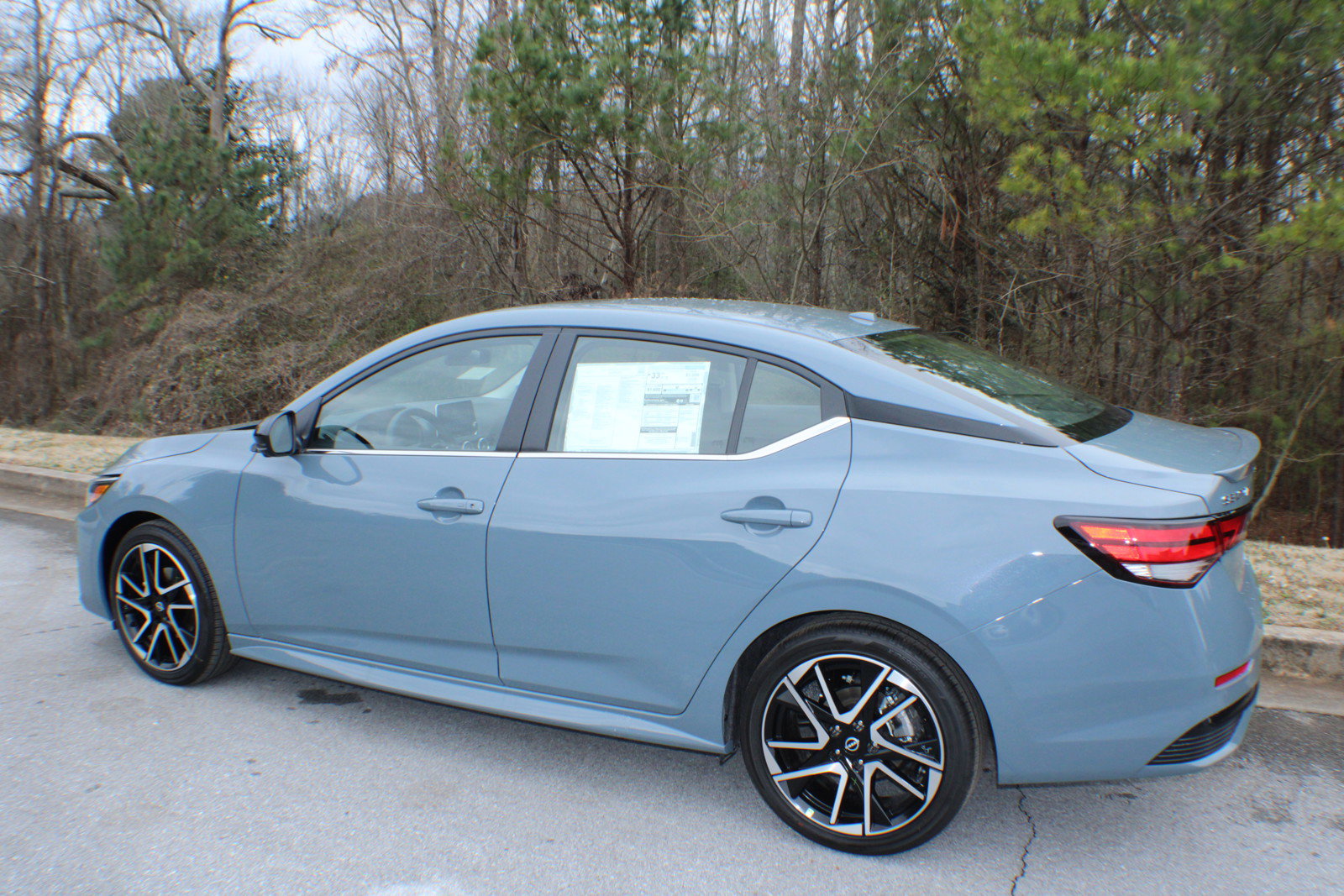 2025 Nissan Sentra SR photo 3
